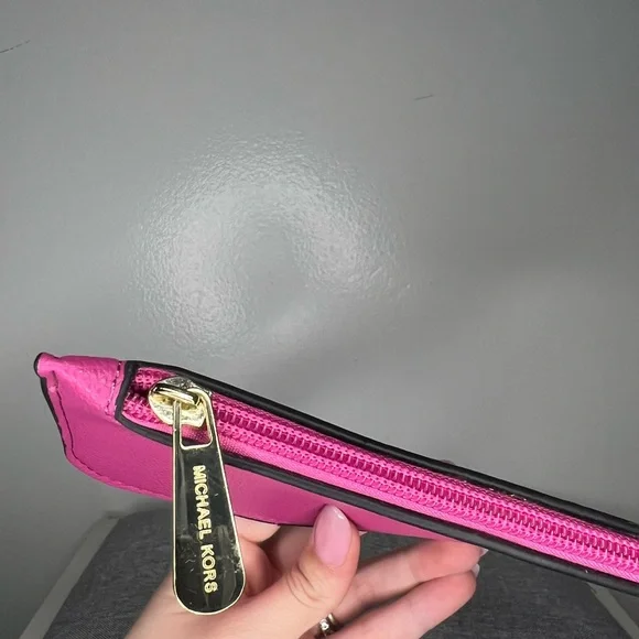 Sold Michl Kors Brooke Medium ShoulderTote - Picture 9 of 16